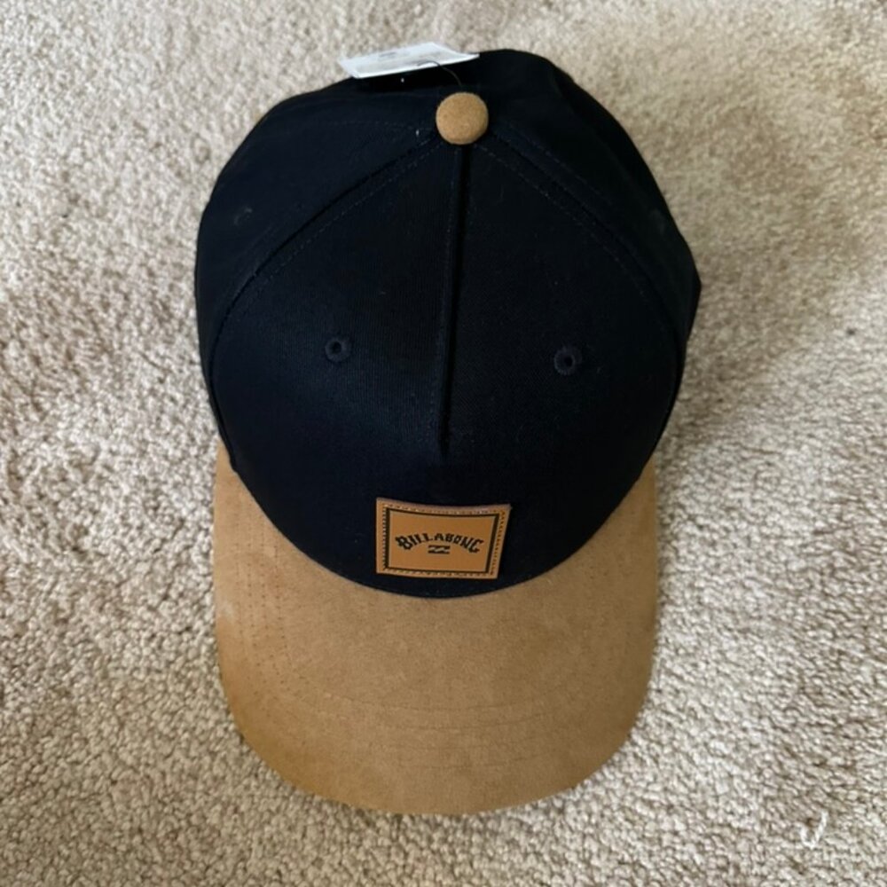 NWT Billabong Two-Tone Stacked Snapback Hat
